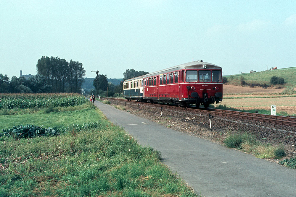 https://www.eisenbahnfotograf.de/datei/September 1981/1450129 DB 515564 Flacht 10.9.81.jpg